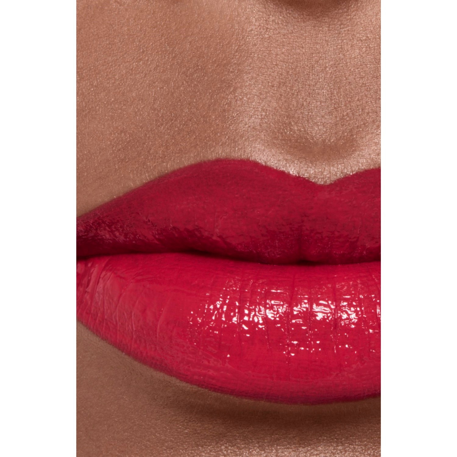 LA BARRA DE LABIOS LÍQUIDA BRILLANTE DE LARGA DURACIÓN